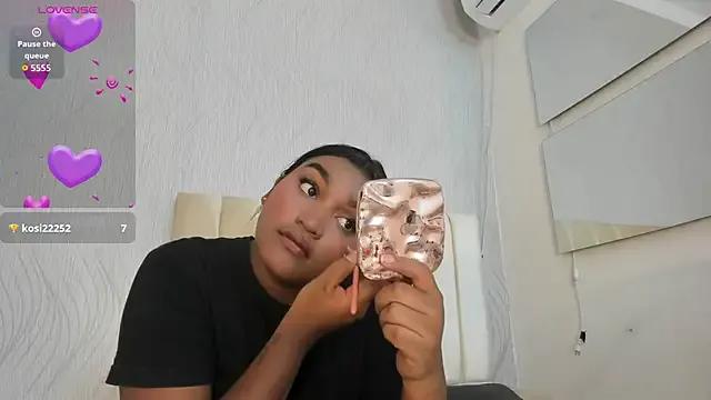 kayna_gomez from StripChat is Freechat