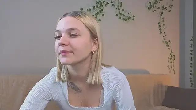 KelleDomin from StripChat is Freechat