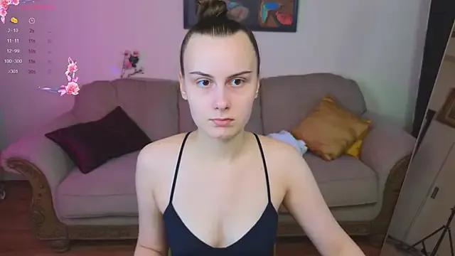 Kelly_Cartier from StripChat is Freechat