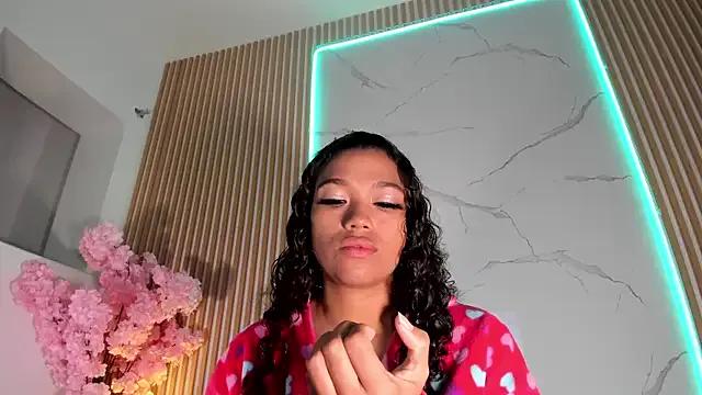 KellyAmbaris from StripChat is Freechat