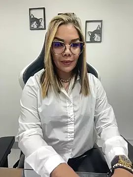 KellyBrooklyn_ on StripChat 