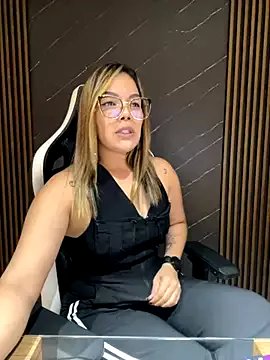 KellyBrooklyn_ on StripChat 