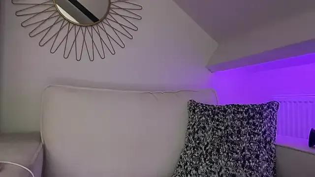 KENNIEXROSE from StripChat is Freechat