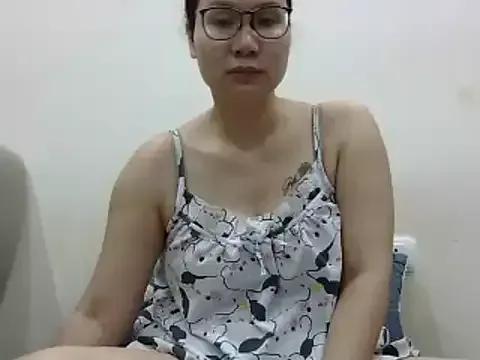 Kiko_sunflower from StripChat is Freechat