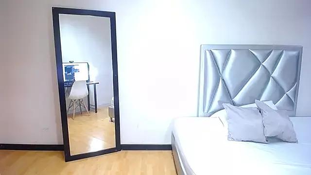 kinky_redhead18 from StripChat