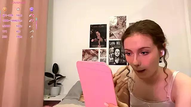 Kira_Sanders from StripChat is Freechat