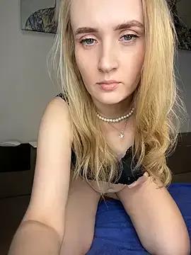 KiraBerht from StripChat is Freechat