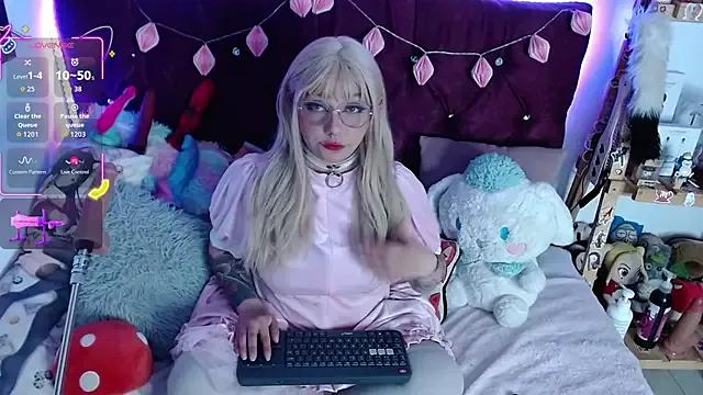 Kitty-Kat_ from StripChat is Freechat