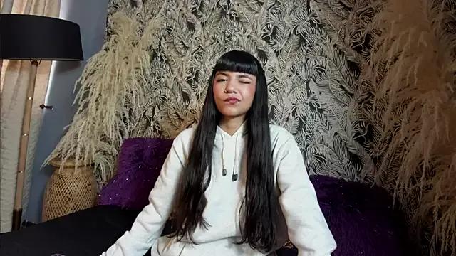kitty-kryss from StripChat is Freechat