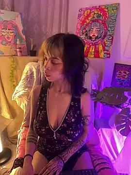 Kitty_arts from StripChat