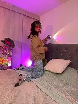Kitty_arts from StripChat