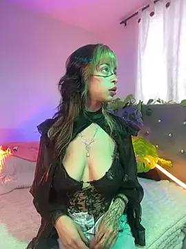 Kitty_arts from StripChat