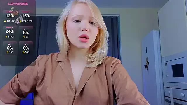 kitty_holly from StripChat is Freechat
