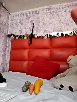 Kitty_Melodi from StripChat is Freechat