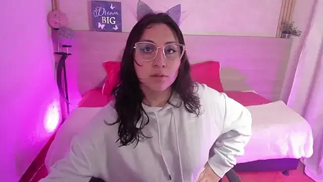 Kitty_shine_ from StripChat is Freechat