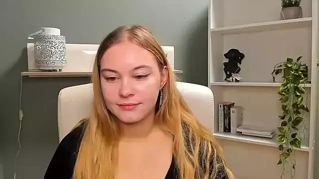 kitty_valeria from StripChat