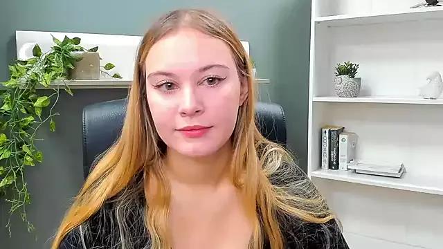 kitty_valeria from StripChat