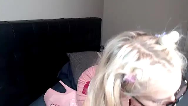 kittyazora from StripChat
