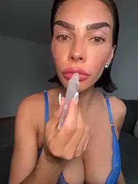 krissiswrld- from StripChat is Freechat