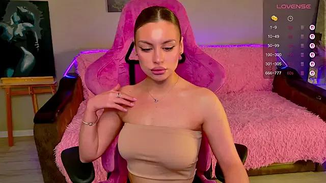 KristyDolly from StripChat is Freechat