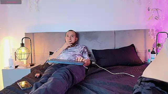 Kurttsinner from StripChat is Freechat