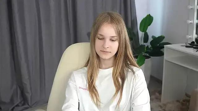 KylaNahari from StripChat is Freechat