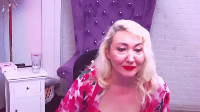 LadyKriss from StripChat is Freechat