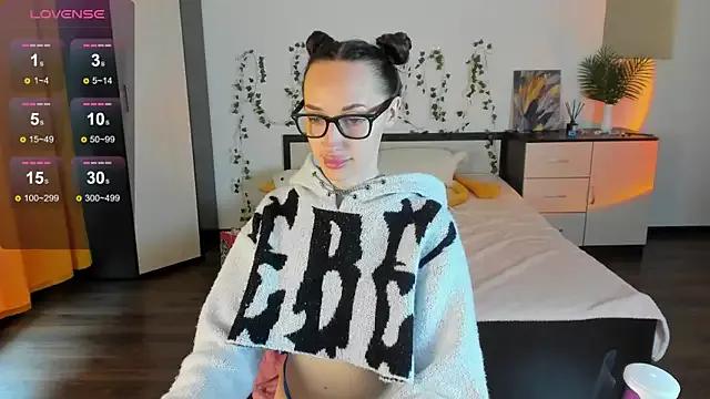 ladyytwerk_ from StripChat is Freechat