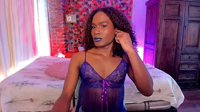 LaGoldenBitch from StripChat is Freechat