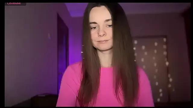 lanaloulou from StripChat is Freechat