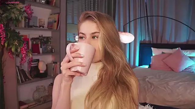 LanaWyatt from StripChat