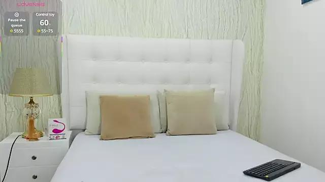 lara_wolf from StripChat is Freechat