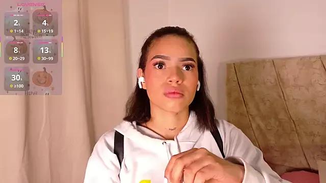 LaraGiil from StripChat is Freechat