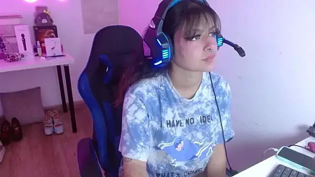larah_uwu from StripChat is Freechat