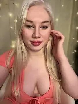 LaraHollywood from StripChat