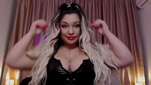 LarissaQuinn from StripChat is Freechat