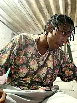 Larry-n-clouds on StripChat 