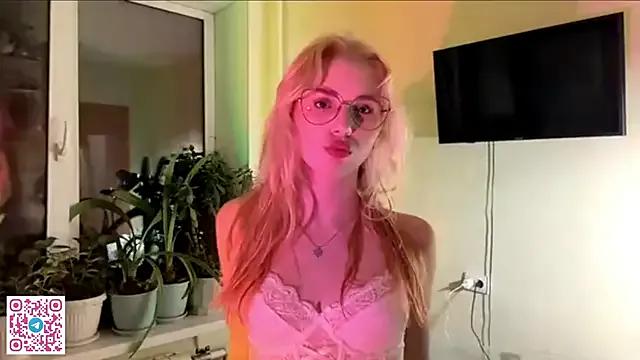 LatanyaRein from StripChat is Freechat