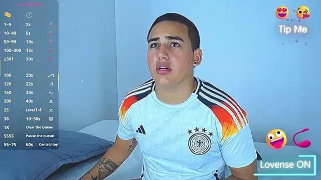 Latino_Junge from StripChat is Freechat