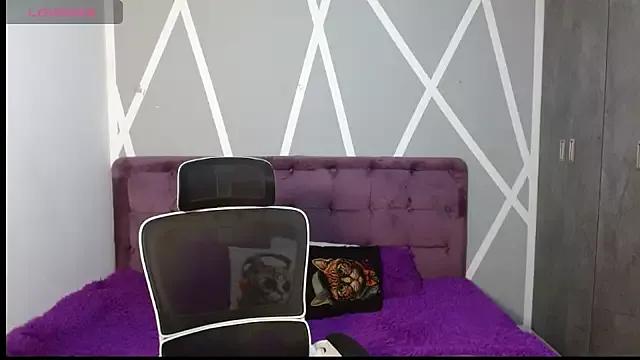 LauLatina from StripChat