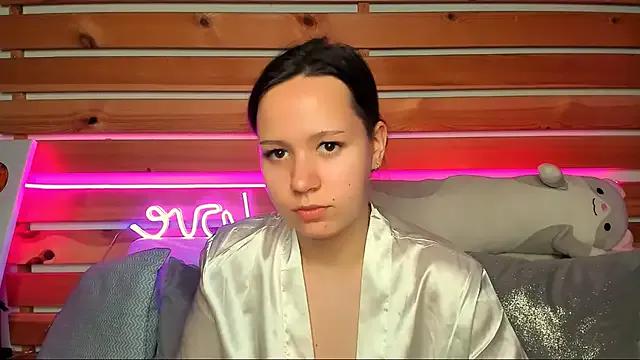 Laura_Ellinss from StripChat is Freechat