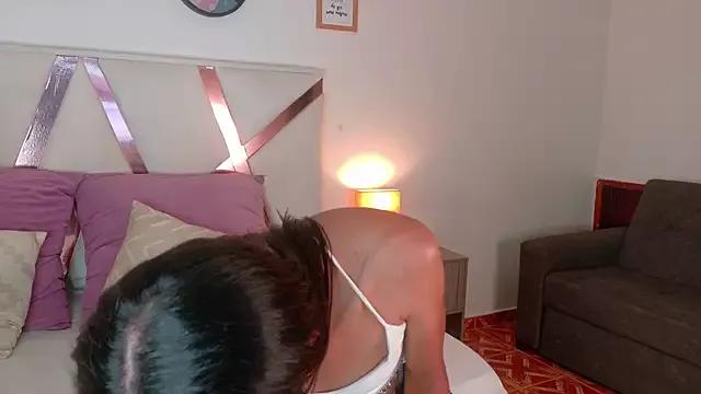 LauraaGomezz__ from StripChat is Freechat