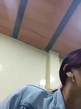 laurahotdirty from StripChat is Freechat