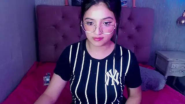 laurenelove from StripChat is Freechat