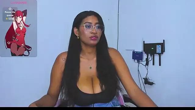 LAYLATAYLOR_ from StripChat