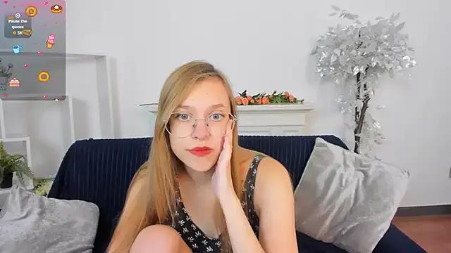 LayriantaVee from StripChat is Freechat