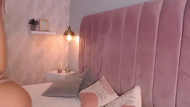 LeenaBrown from StripChat is Freechat