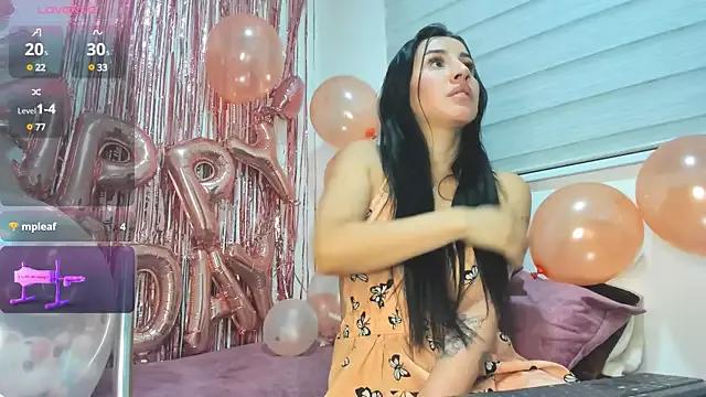leila_petitee_ from StripChat