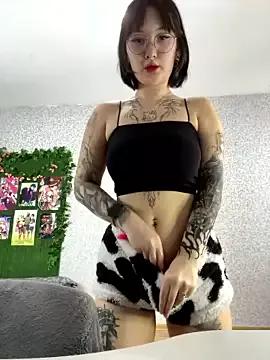 LeilaTinyTraveler from StripChat
