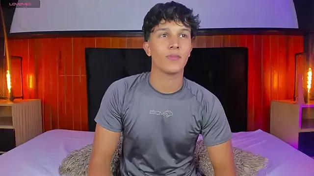 Leo_Savage_ from StripChat is Freechat